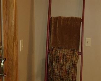 WALL LADDER