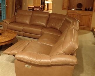 NATUZZI LEATHER ROUND SECTIONAL - WITH 3 - POWER RECLINERS  - SIZE 115" TO MIDDLE 115" TO END X 37 DEEP X 38" TALL - EXCELLENT CONDITION