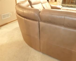 NATUZZI LEATHER ROUND SECTIONAL - WITH 3 - POWER RECLINERS  - SIZE 115" TO MIDDLE 115" TO END X 37 DEEP X 38" TALL - EXCELLENT CONDITION