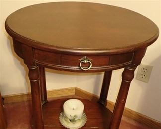 OVAL SIDE TABLE