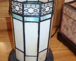 STAINED GLASS ROUND LAMP