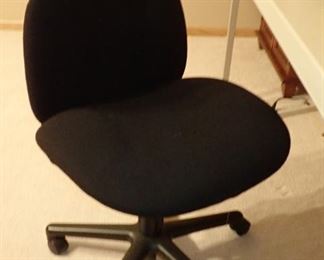 BLACK OFFICE CHAIR