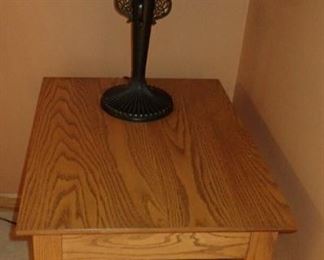 OAK SIDE TABLE