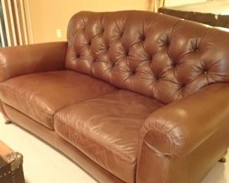 LEATHER TUFTED LOVESEAT
