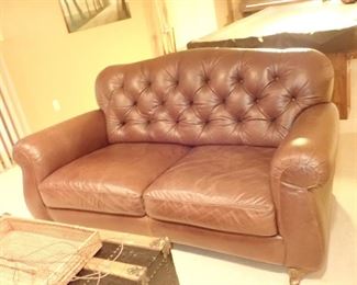 LEATHER TUFTED LOVESEAT