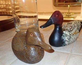 RESIN CARVED DUCKS