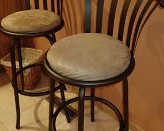 METAL BAR STOOLS