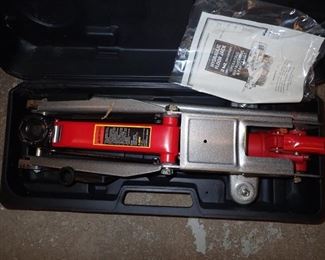HYDRAULIC FLOOR JACK