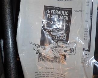 HYDRAULIC FLOOR JACK