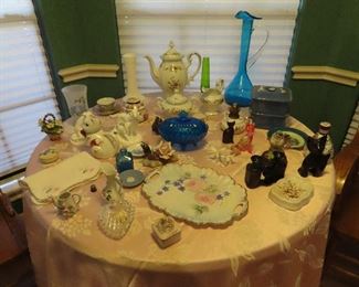 ANTIQUE COLLECTIBLES - CHINA & GLASSWARE