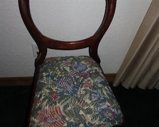 ANTIQUE MAHOGANY CHAIR