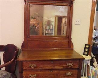 ANTIQUE OAK 3 DRAWER DRESSER with MIRROR