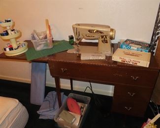 SINGER SEWING MACHINE