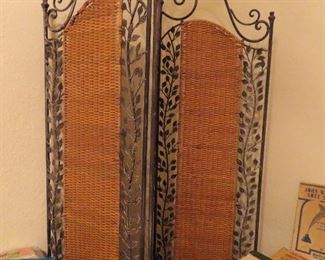 WICKER SCREEN