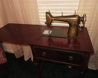 SINGER SEWING MACHINES