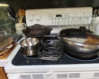 CAST IRON DUTCH OVEN - LOTS OF POTS & PANS