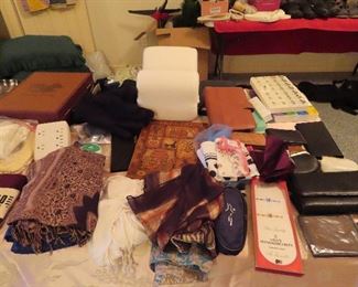 BILLFOLDS - SCARFS - GLOVES