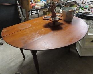 DROP LEAF MAPLE KITCHEN TABLE