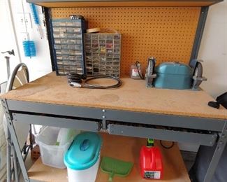 Tool bench with 2 drawers