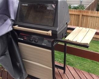 Char Broil Grill with cover