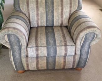 Living rooming chair, upholstered
