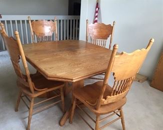 Dining room table with one leaf and four chairs
