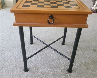 Table top comes off  to hold chess pieces. Chess pieces included