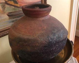 big ol' ancient pottery pot