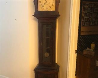 Grandma clock wants to bake you biscuits