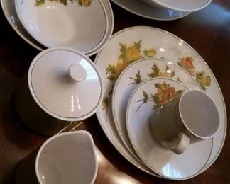 Mikasa 'Ponte Vedra' Cerastone 5 piece service for 8, plus sugar, creamer, serving dish, serving bowl