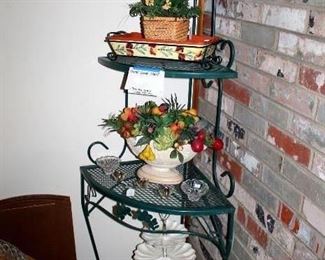 Metal corner shelf