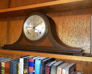 Sessions 975 mantle clock with key