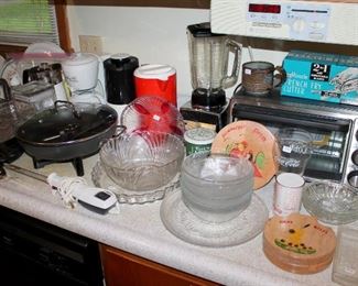 Lots of kitchenware!