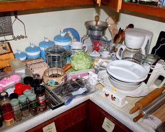 Lots of kitchenware!