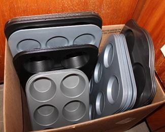 Lots of nice brand new bakeware!