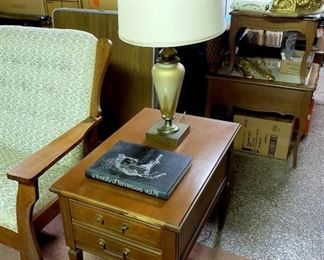 End table, vintage lamp