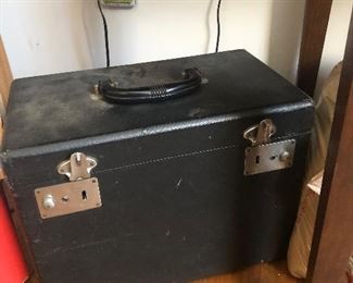 Case to the Singer Featherweight sewing machine.