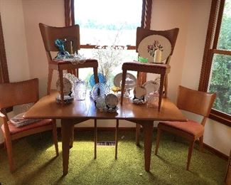 Heywood Wakefield Stingray dining chairs, set of 4
Heywood Wakefield dining table.