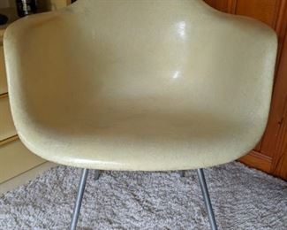 Early rope-edge fiberglass armchair by Charles Eames for Zenith/Herman Miller.
