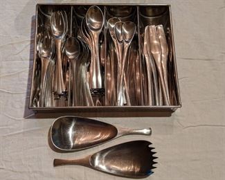 If you can't afford the  Arne Jacobsen stainless flatware, you can alway settle for this 60-piece everyday set of Jens Quistgaard "Odin" Flatware for Dansk, made in Germany, ca. 1973.                                                                                                    ;-)