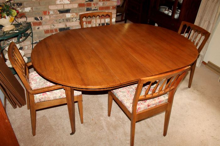 #1 - Gordon Furniture Company Dining Table & Chairs