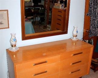 #13 - American of Martinsville "Urban Suburban" MCM Bedroom Set