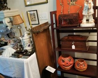 Tortoise shell tea caddy, Goldschneider lamp (Perriot), tea caddy one of several, early Halloween