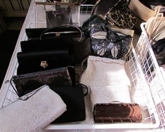 Lots of vintage purses!