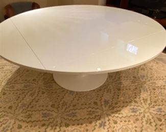 Large 6' diameter polished Dining Table with pedestal base and Beige/ Pattern Area wool Rug