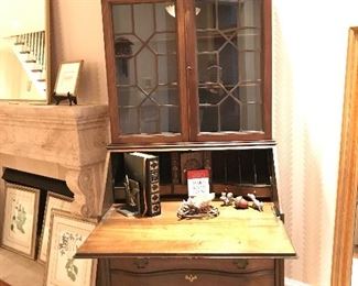 Antique Chippendale serpentine front secretary desk with a hutch, excellent condition