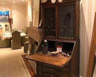 Antique Chippendale serpentine front secretary desk with a hutch, excellent condition