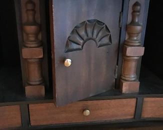 Antique Chippendale serpentine front secretary desk with a hutch, excellent condition