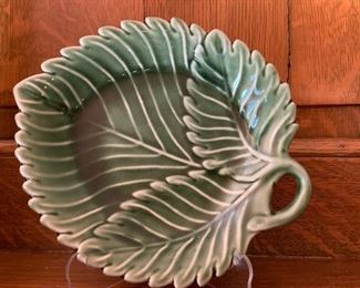 209. Decorative Leaf Plate (9")
