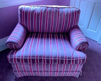 333. Sleeper Club Chair (42" x 37" x 33")